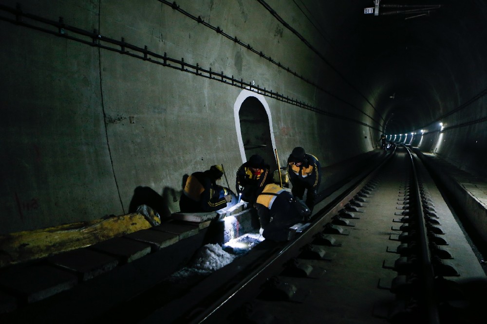 钟祥铁路运营隧道病害现状